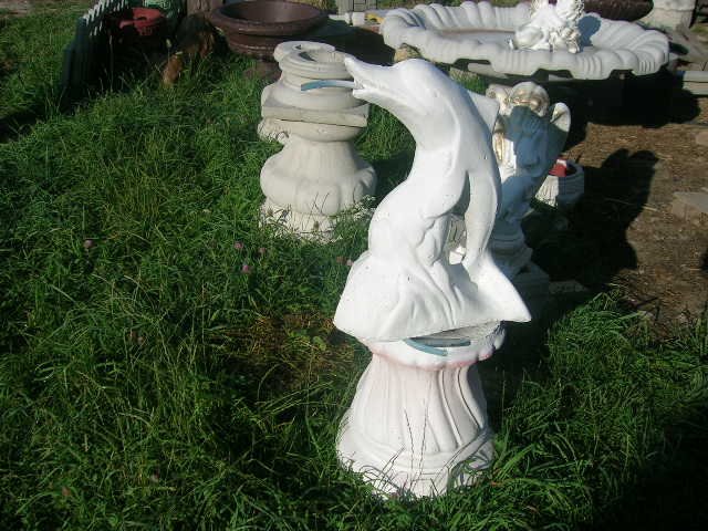 Oczko wodne figurka delfin ozdoba betonowa